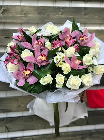 Букет цветов из: Розы и Хризантемы в Зилаир