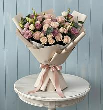 Букет цветов из:  Розы и Лизиантусы в Зилаир