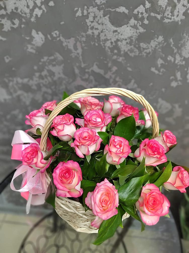 Цветочная композиция из Розы в корзине в Зилаир