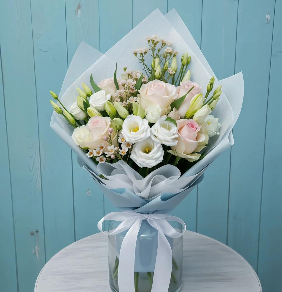 Букет цветов из: Розы и Лизиантусы в Зилаир