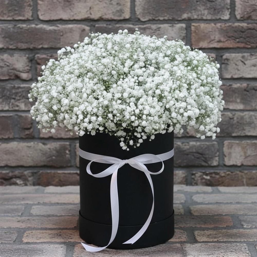 Цветочная композиция из Гипсофила в шляпной коробке в Зилаир