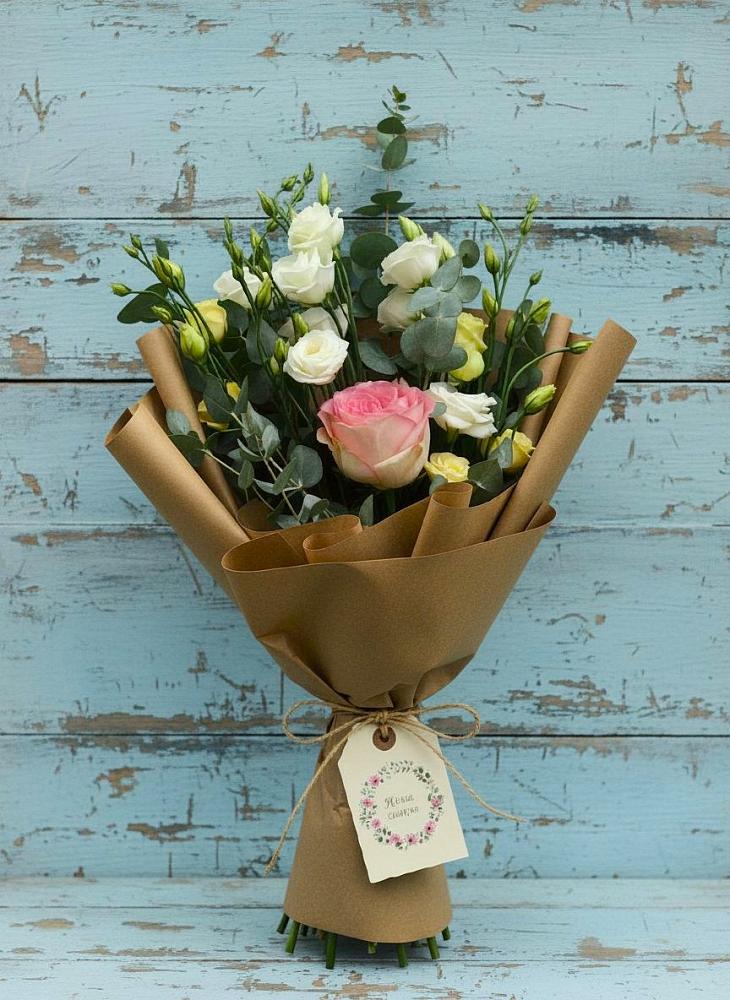 Букет цветов из: Розы и Лизиантусы в Зилаир