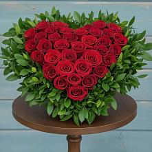 Цветочная композиция из Розы в виде сердца в Зилаир