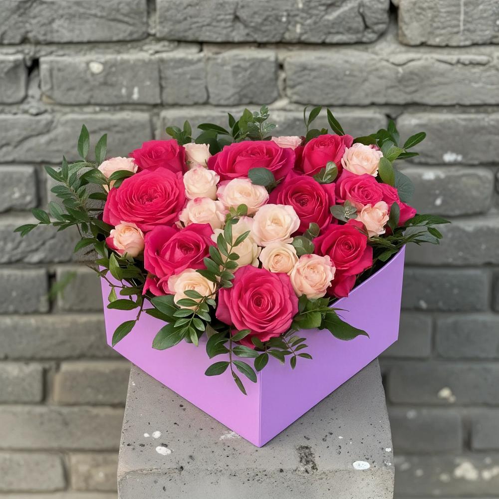 Цветочная композиция из Розы в коробке в Зилаир