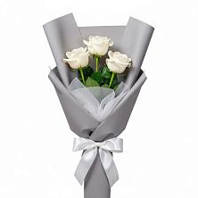 Букет 3 белые розы в Зилаир