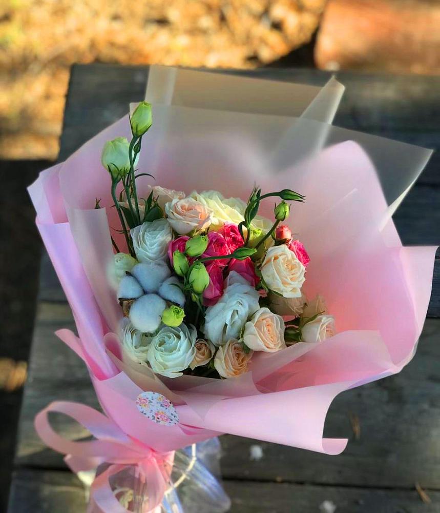 Букет цветов из: Розы и Лизиантусы в Зилаир