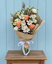 Букет цветов из:  Альстромерии, Лизиантусы, Розы и Хризантемы в Зилаир