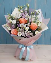 Букет цветов из:  Лизиантусы, Розы, Альстромерии и Гипсофила в Зилаир