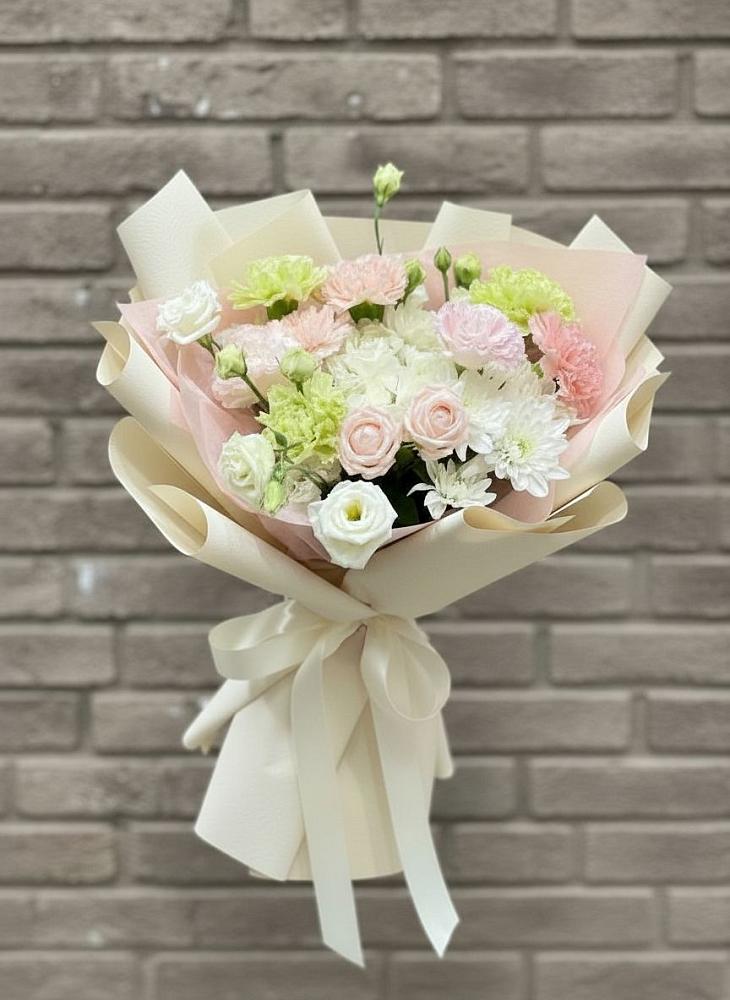 Букет цветов из: Гвоздики, Розы, Лизиантусы и Хризантемы в Зилаир