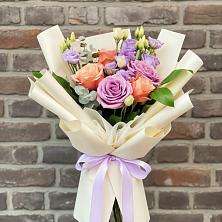 Букет цветов из:  Лизиантусы и Розы в Зилаир