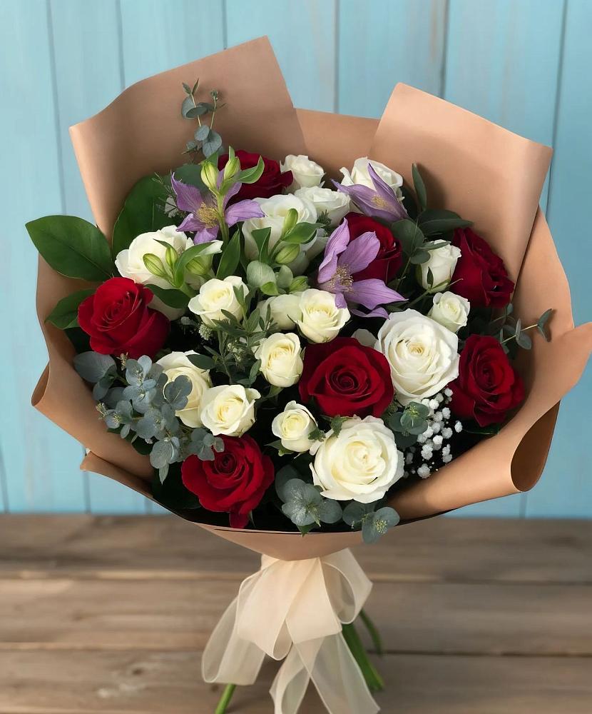 Букет цветов из: Розы и Альстромерии в Зилаир