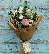 Букет цветов из:  Розы и Лизиантусы в Зилаир