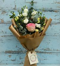 Букет цветов из:  Розы и Лизиантусы в Зилаир