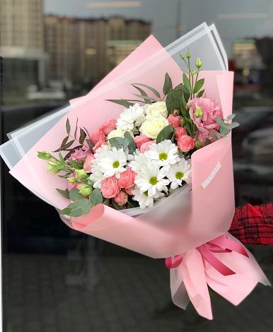 Букет цветов из: Розы, Лизиантусы и Хризантемы в Зилаир