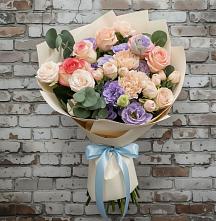 Букет цветов из:  Розы, Лизиантусы и Гвоздики в Зилаир